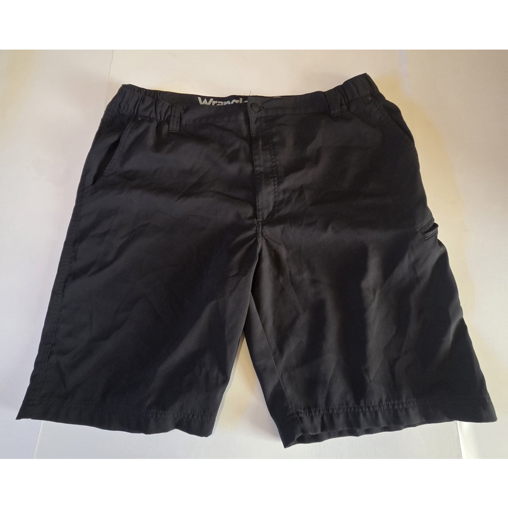 Men’s 42 Wrangler Outdoors Performance Black Zip Cargo Shorts Lightweight 10"